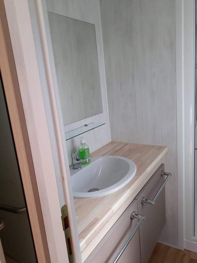 Luxueuze Stacaravan In Bredene Met Eigen Terras En Tuintje Exterior photo