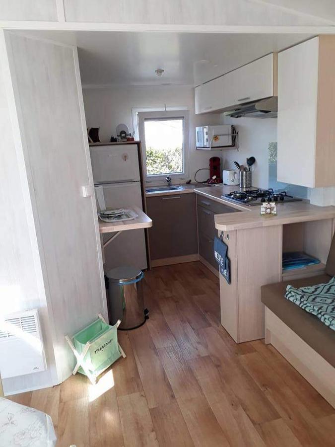 Luxueuze Stacaravan In Bredene Met Eigen Terras En Tuintje Exterior photo