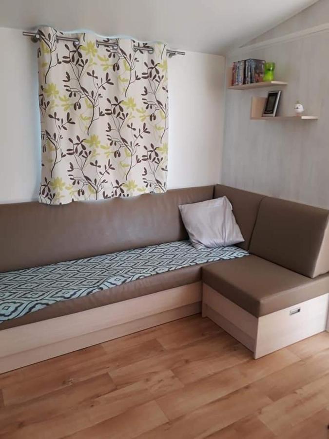 Luxueuze Stacaravan In Bredene Met Eigen Terras En Tuintje Exterior photo