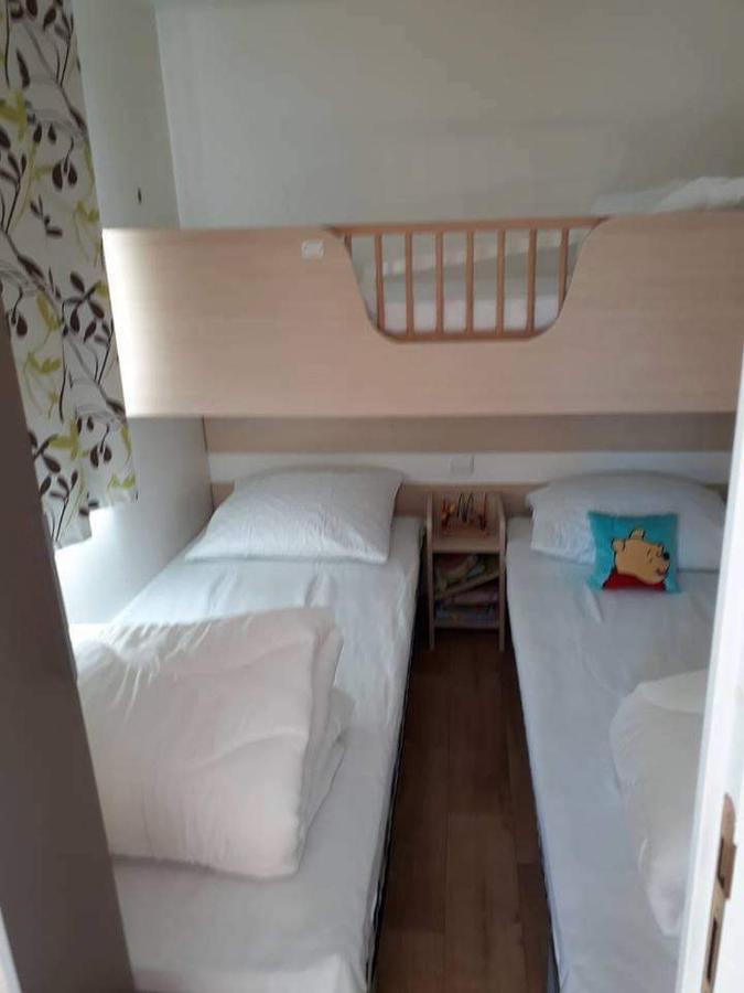 Luxueuze Stacaravan In Bredene Met Eigen Terras En Tuintje Exterior photo
