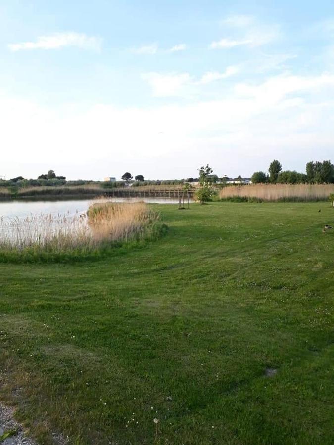 Luxueuze Stacaravan In Bredene Met Eigen Terras En Tuintje Exterior photo