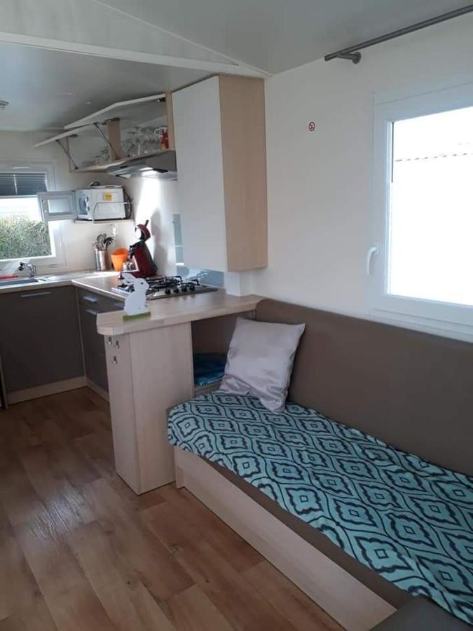 Luxueuze Stacaravan In Bredene Met Eigen Terras En Tuintje Exterior photo