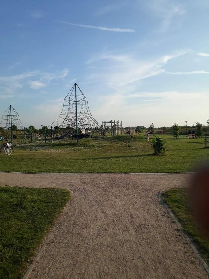 Luxueuze Stacaravan In Bredene Met Eigen Terras En Tuintje Exterior photo
