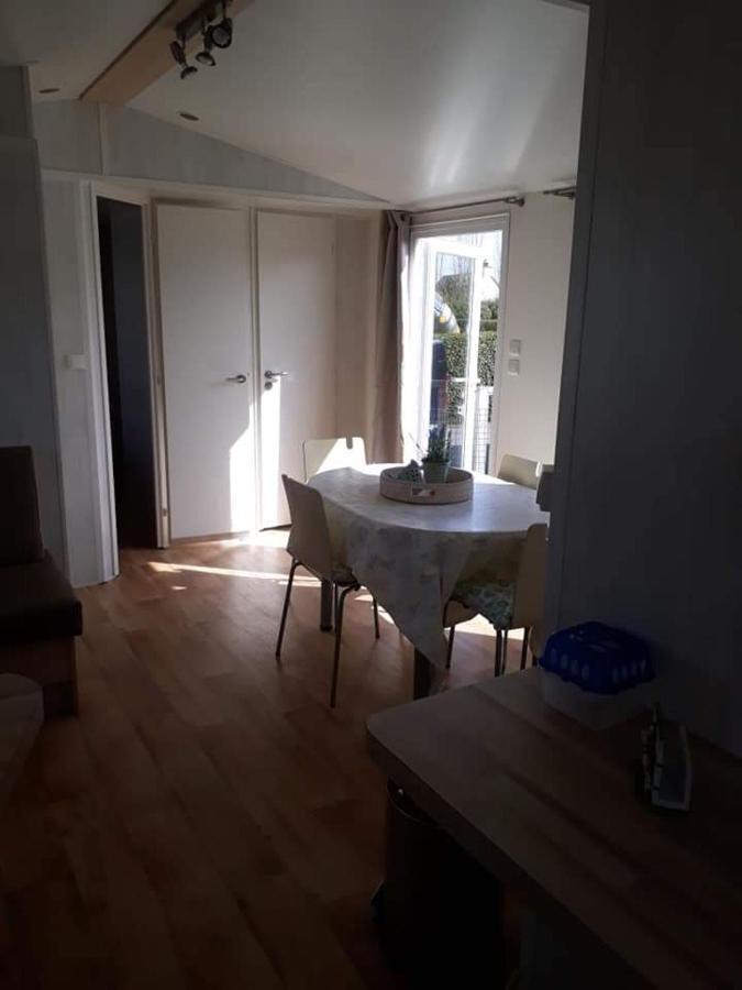 Luxueuze Stacaravan In Bredene Met Eigen Terras En Tuintje Exterior photo